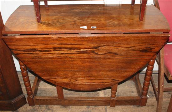 Oak oval gate leg table(-)
